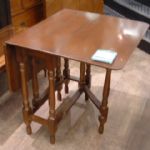 320 4263 DROP-LEAF TABLE